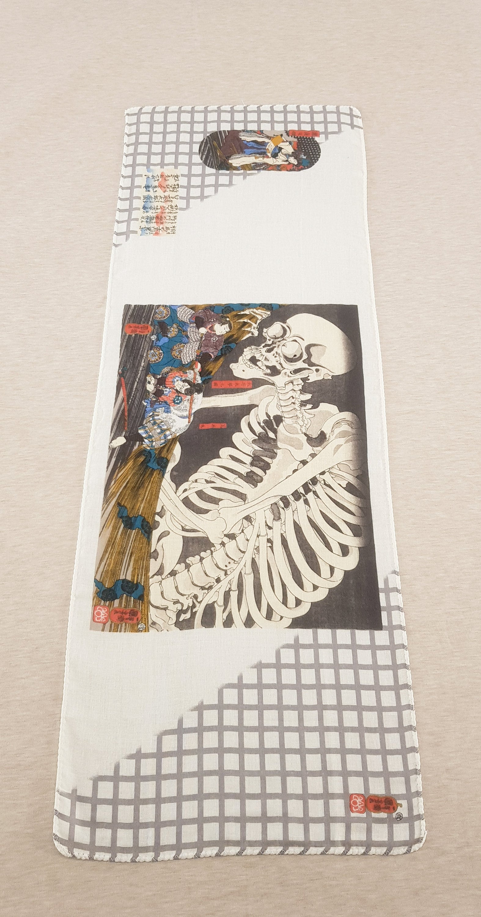 Tenugui Serviette Japonaise 100% Coton Imprimé avec Reproduction d'estampe Takiyasha Hime et Le Sque