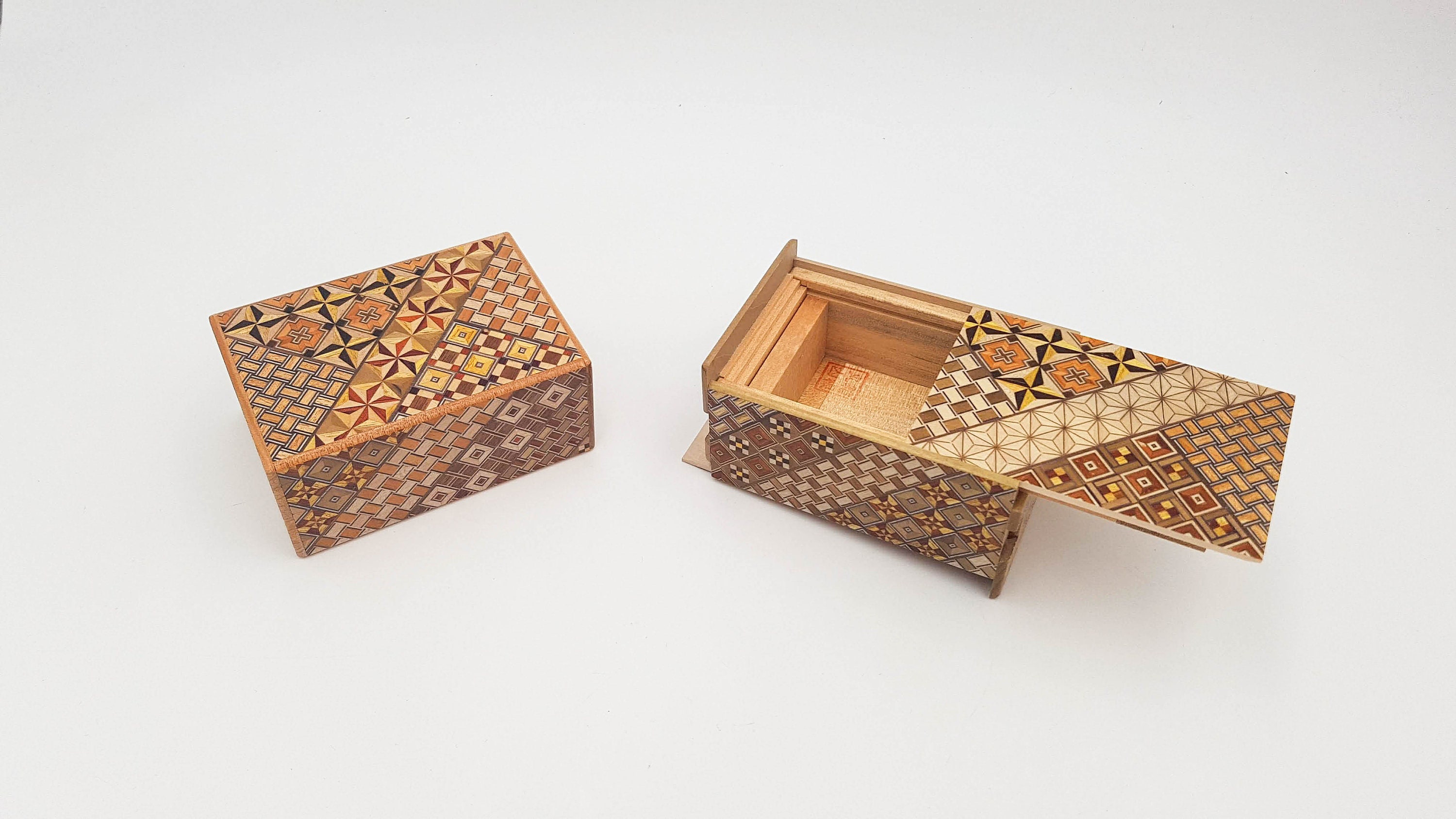 Scatola puzzle giapponese in intarsio di legno, scatola segreta che si apre  in 12 passaggi, puzzle artigianale fatto a mano in Giappone -  Italia