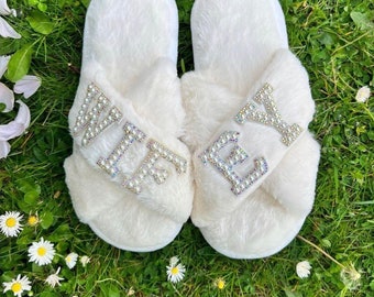 Personalised Fluffy Slippers. Bride gift, hen party gift. Personalised slippers. Birthday gift. Wedding Bridesmaid gift. Spa type fit