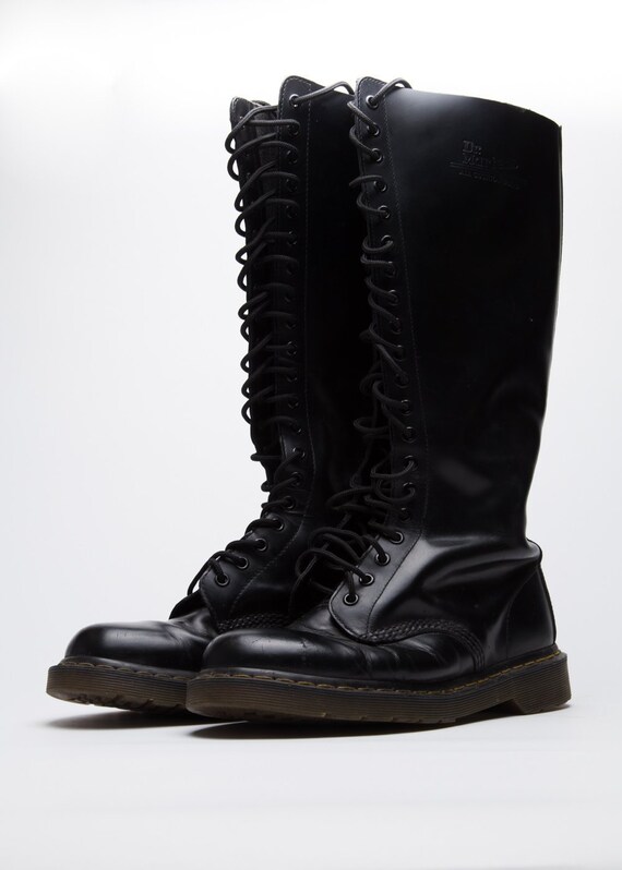 Dr. Martens Unisex Shoes in Black