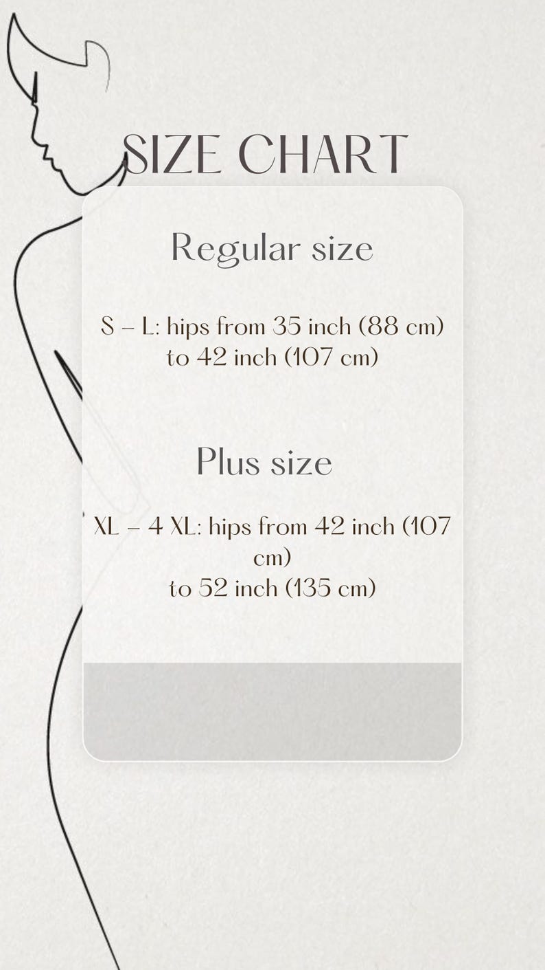 Puede incluir: Una tabla de tallas con un dibujo lineal negro de una silueta. El texto dice: SIZE CHART, Regular size, S - L: caderas de 88 cm a 107 cm, Plus size, XL - 4 XL: caderas de 107 cm a 135 cm. El fondo es de un color blanco roto.