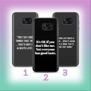 Puede incluir: Tres fundas negras para teléfono con texto blanco. La funda central dice: "It's OK if you don't like me. Not everyone has good taste." Las otras fundas tienen citas diferentes. El fondo es un degradado de morado, rosa y turquesa.