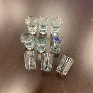 9 Bicchierini da shot 3 Federal Glass Iconic Goose Partridge anni &#39;50 2 Libbey anni &#39;60 3 Continental Glass anni &#39;70 1 Branded Mo&#39;s Oregon Coast anni &#39;80