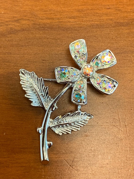 Sarahoo brooch sale