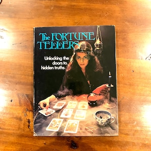 Book The Fortune Tellers Hardcover 1974 Dust-jacket Numerology I Ching Runes Crystals Tarot Tasseography Radiesthesia Dowsing OOP