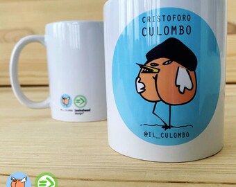Pode incluir: Caneca de cerâmica branca com um círculo azul contendo uma ilustração de desenho animado de um pássaro com um chapéu e o texto "Cristoforo Culombo" e "@il_culombo".