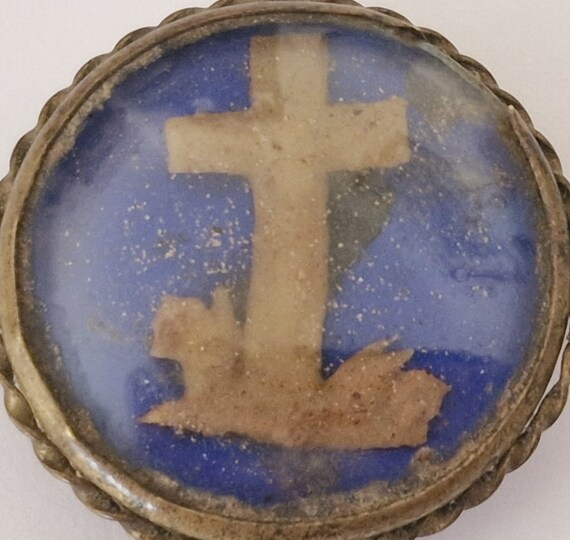 Antique reliquary with Calvary and flowers. Bronze, g… Gem