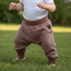 Gammalmauve muslin babybyxor: Baggy ekologisk bomull