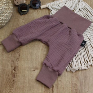 Anna Karinna Kids Old Mauve Baggy Muslin, Pantalon bio pour enfants en mousseline, Pantalon d'été baggy pour bébé et Tuyau Kinder en mousseline Old Mauve