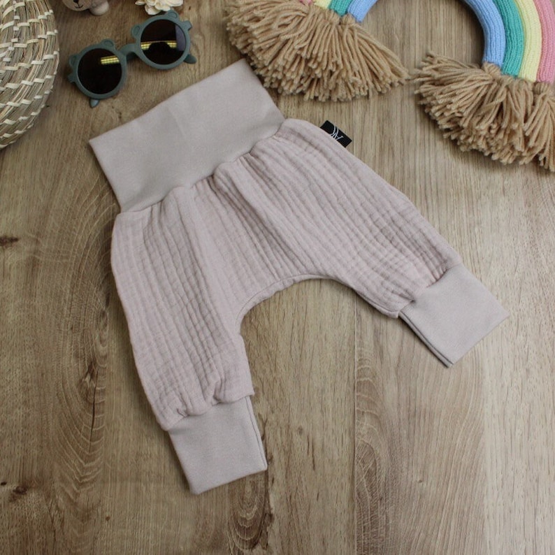 Biologische wijde mousseline broek voor kinderen en baby's Ademend babyzomerbroekje Camelkleur Beige