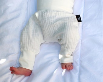 Muslin Baby Bloomers, Baggy Pants – Soft, Breathable Pumphose (Unisex)