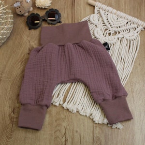 Beige Musselin-Babyhose Kleinkind-Musselinhose Baggy-Sommerhose für Baby Junge oder Mädchen, Größen 56 116 Old Mauve