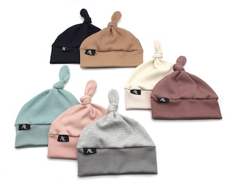 Ribbad bomullsmössa för babyn – Välj färg, mjuk och stretchig knutmössa (OEKO-Tex, unisex)