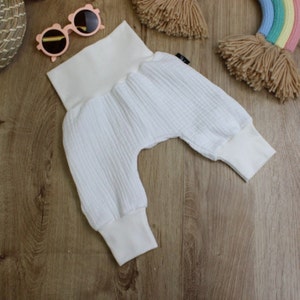 Beige Musselin-Babyhose Kleinkind-Musselinhose Baggy-Sommerhose für Baby Junge oder Mädchen, Größen 56 116 Weiß