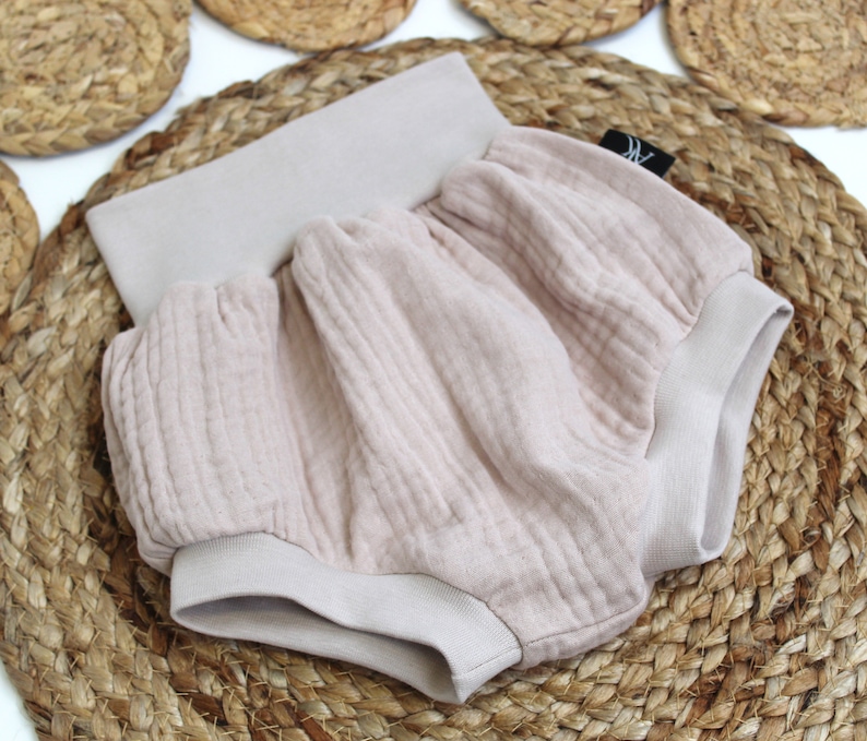 Anna Karinna Kids Shorts en mousseline, Bloomer en mousseline bio pour bébé, Pump shorts pour filles en mousseline, Short baggy d'été pour bébé et Couvre-couche pour bébé fille Beige