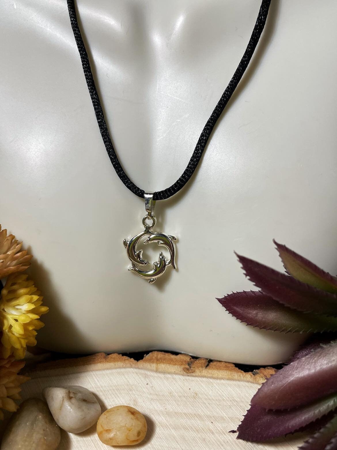 Collier de dauphins circulaires réglables simples| 22 pouces - Réglable | Mer, Océan, L'Eau, Plage