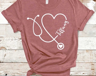 Aangepaste verpleegster Shirt, verpleegkundige Shirt, Nursing Shirt, Nursing School Tshirt, Nurse Tee, Nursing T-shirt, Nursing School Shirt, Heart Stethoscope