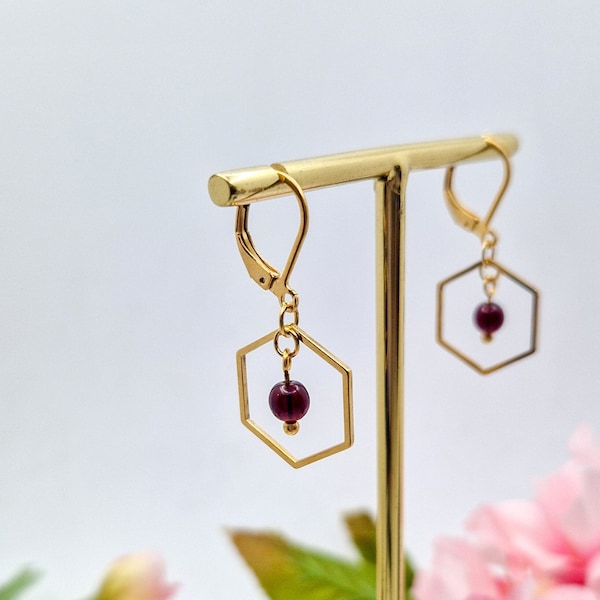 boucles d'oreilles hexagonales avec perles de verre rouges