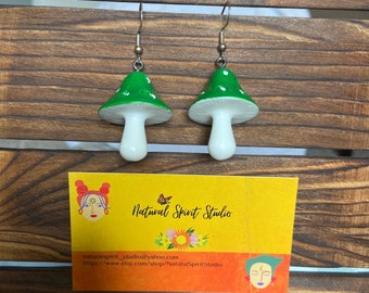 Pendientes de setas verdes hechos a mano