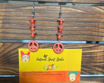 Pendientes de signo de paz de melocotón hechos a mano