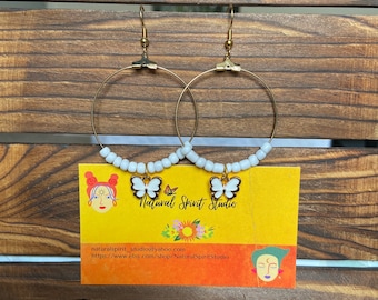 Pendientes de mariposa blancos hechos a mano