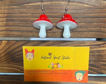 Pendientes de setas rojas hechos a mano