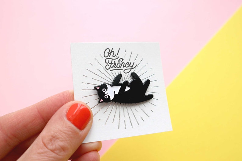 Spilla gatto Spille smaltate Spilla gatto Spille carine Cat lady Cute cat Kitty pin Gattino Kitten pin Regalo per gattare Gatto nero immagine 1