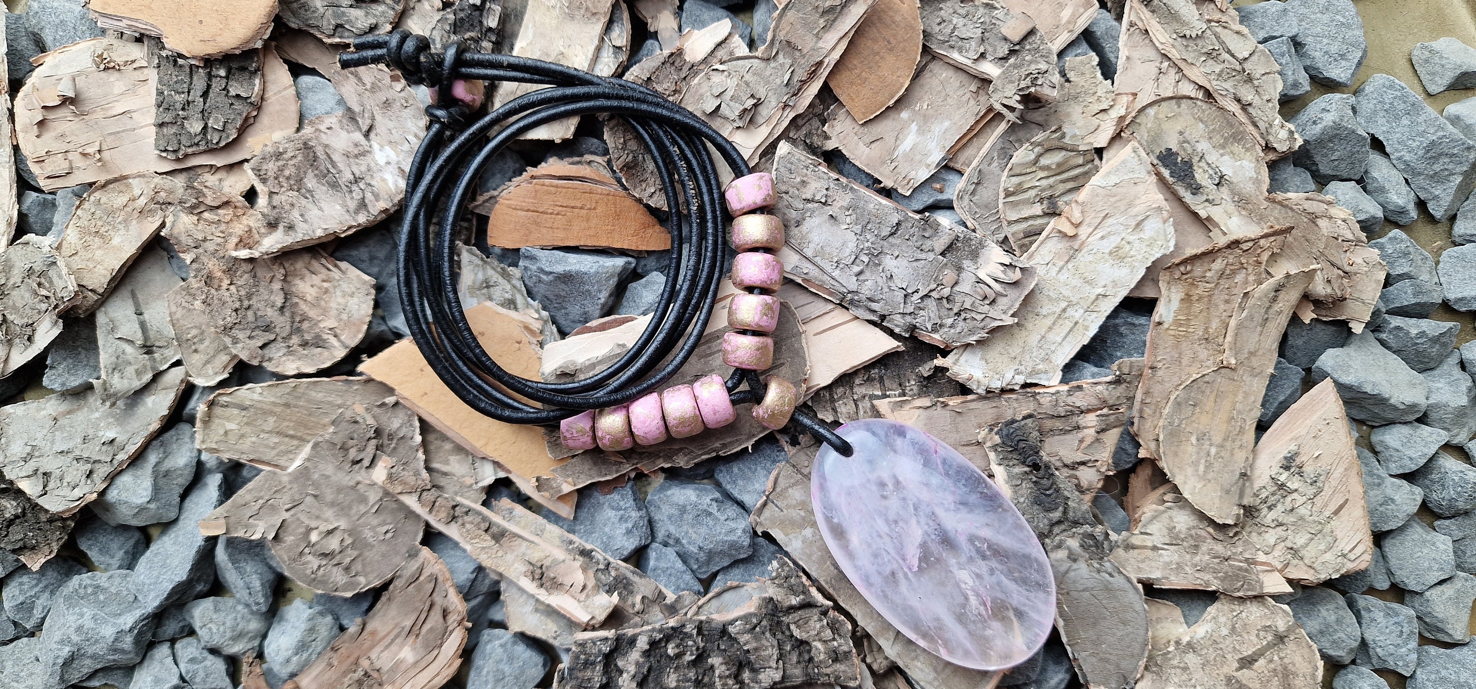 Collana In Pelle Con Ciondolo Quarzo Rosa - Pietra Naturale, Lunghezza 100 Cm Regolabile, Gioiello Unisex Per Amore E Amicizia