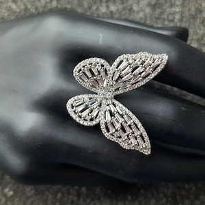 MADAME BUTTERFLY Öppen statement-fingerring med stor strassfjäril, fantastisk blickfångare och cosplay-/festivalsmycken