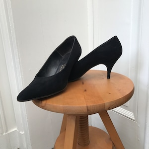 Divine authentic vintage 1950s French pumps