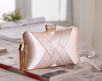Color : Silver GLJJQMY Fashion New Evening Party Bag Europe and America Hand Take Lady Bag Simple Style Pattern Tide Bag Evening Bags Color : Silver GLJJQMY Fashion New Evening Party Bag Europe and America Hand Take Lady Bag Simple Style Pattern Tide Bag Evening Bags