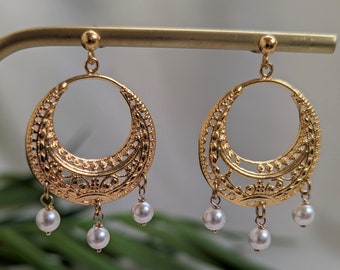 Boucles d'oreille dorées avec perles nacrées pour femme - Jaipur