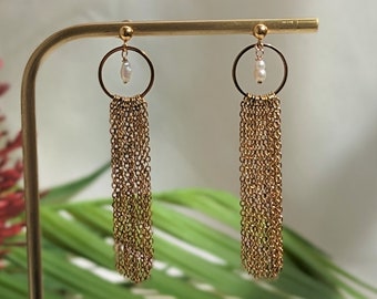 Longues boucle d'oreilles pendantes pour femme dorées avec perle naturelle - Osaka