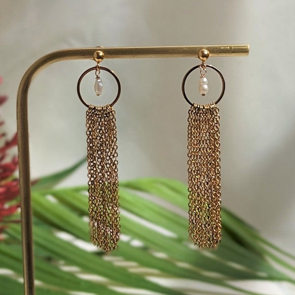 Longues boucle d'oreilles pendantes pour femme dorées avec perle naturelle - Osaka