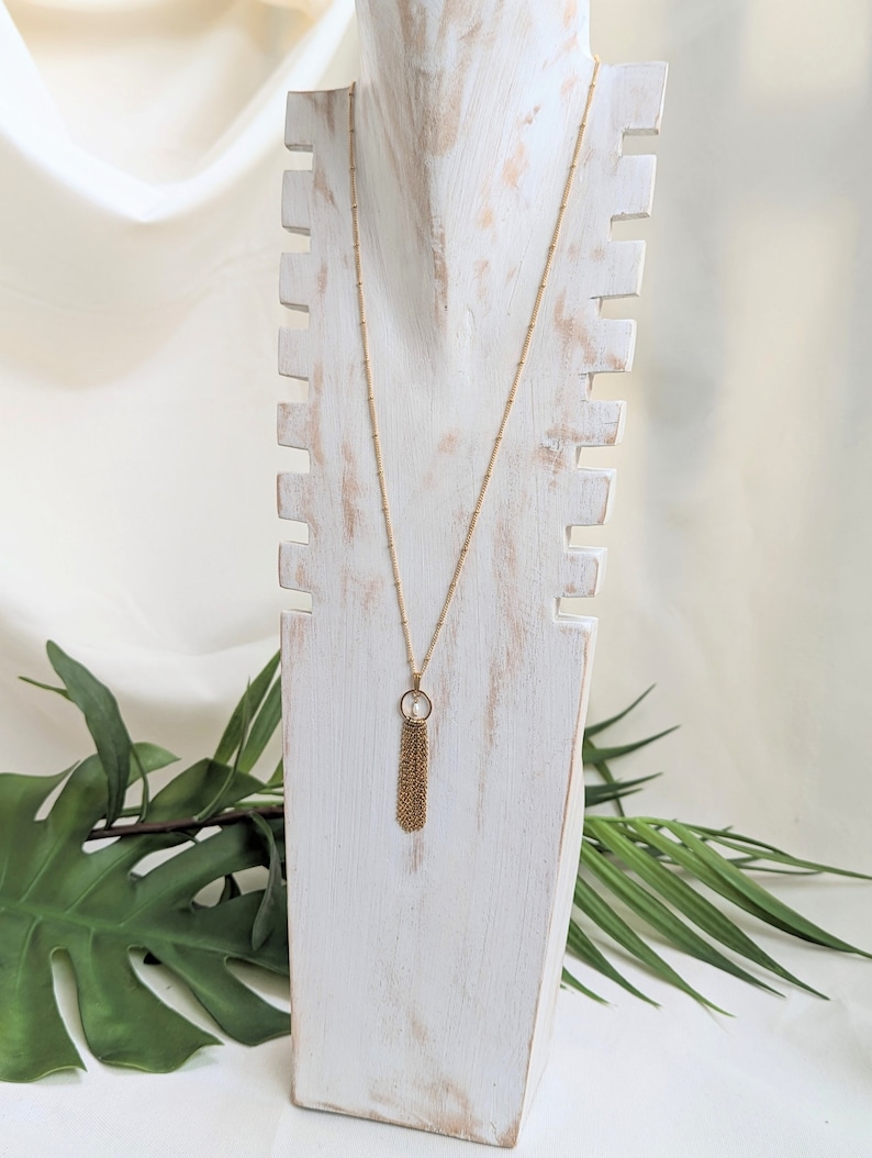 Collier sautoir long à pendentif doré et perle naturelle Osaka image 1