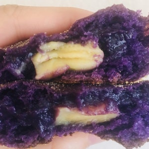 Ube Pandesal: Filipino Bread Roll, Ube Flavored (12 pcs)