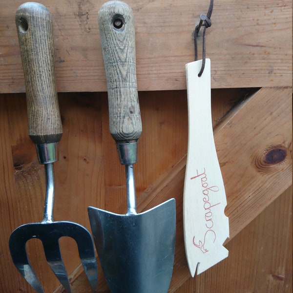 Scrapegoat Tool Scraper - Garden/Allotment Gadget - - Gifts for Gardener - Garden Tool