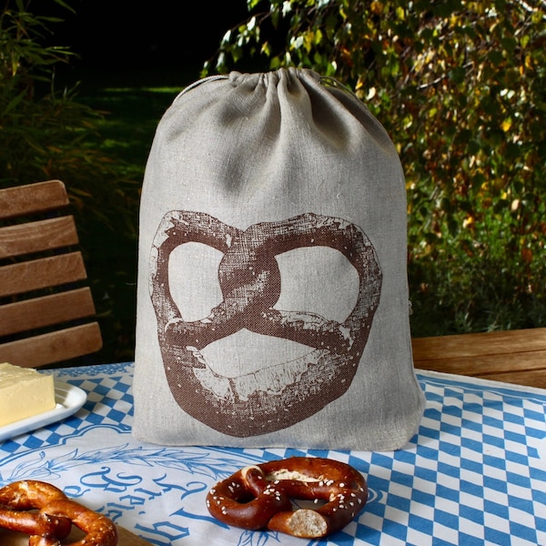 Grote tas van natuurlijk linnen voor pretzels uit de biertuin/broodzak met gigantisch pretzels-motief in bruin/met de hand bedrukt en genaaid in Beieren