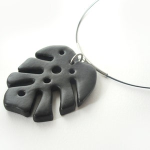 Black monstera leaf pendant necklace, Delicate ceramic pendant, Plant lover jewel, Tropical leaf handmade jewelry