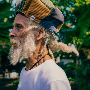 Patchwork-Rasta-Mütze aus Cord für Dreadlocks, übergroße, handgefertigte Schiebermütze mit 17 Paneelen