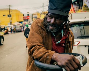 Berretto rasta con visiera per dreadlocks in cotone nero a tinta unita e fodera nera