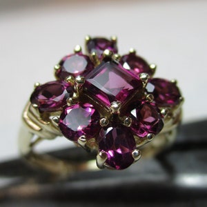 Vintage 9ct Solid Gold 'Almandine Garnet' Gemstone Cluster Ring