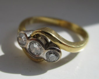 Vintage 18ct Solid Gold 3-Stone Diamond Gemstone Ring{3.5 Grams}{0.37Ct Diamond Weight}