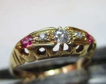 Antiguo {Birmingham 1918} Oro macizo de 18 quilates con diamantes de 5 piedras + anillo de piedras preciosas de rubí {2,5 gramos}