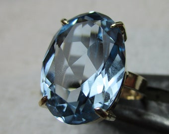 Vintage{London 1969} 9ct Solid Gold 'Blue Topaz' Solitaire Gemstone Ring{6.3 Grams}