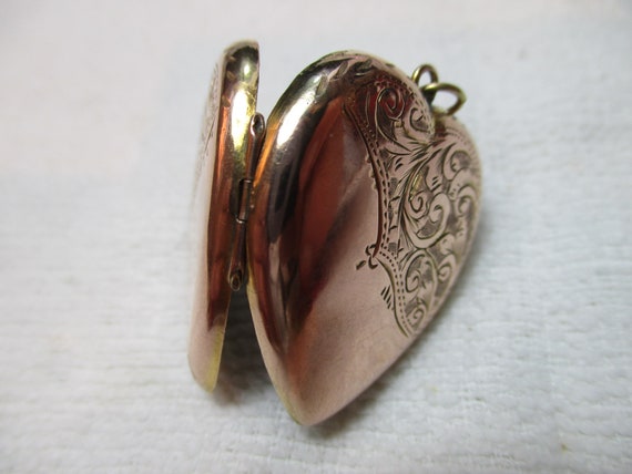 Antique 9ct Rose Gold 'Heart Shaped' Foliate Engr… - image 5