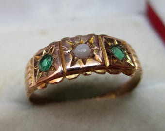 Victorian 15ct Solid gold 3 Stone Emerald + Opal Gemstone Ring{2.1 Grams}