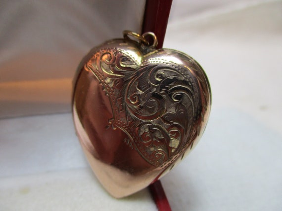 Antique 9ct Rose Gold 'Heart Shaped' Foliate Engr… - image 1
