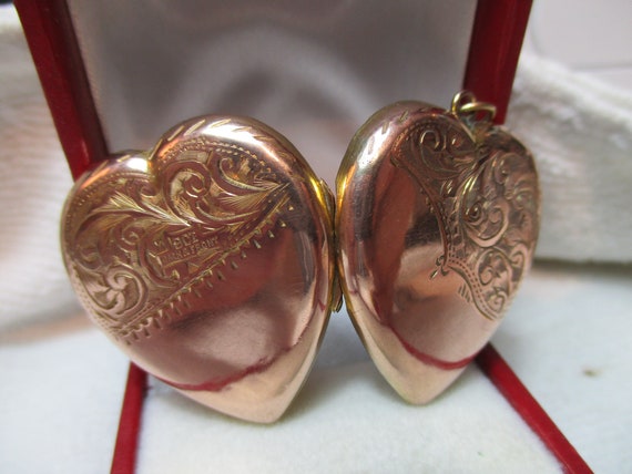 Antique 9ct Rose Gold 'Heart Shaped' Foliate Engr… - image 3