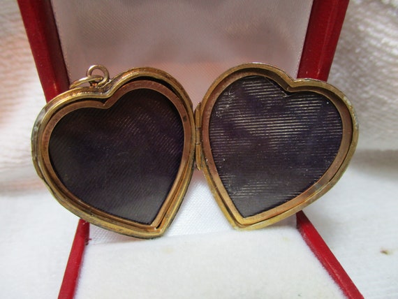 Antique 9ct Rose Gold 'Heart Shaped' Foliate Engr… - image 4